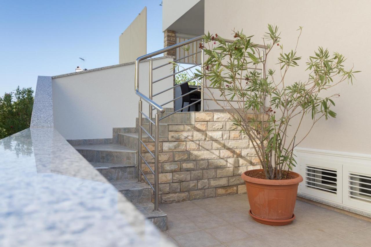 Kristi Apartment Complex Near The Sandy Beach - By Ta Leut Agency Privlaka  Exteriör bild